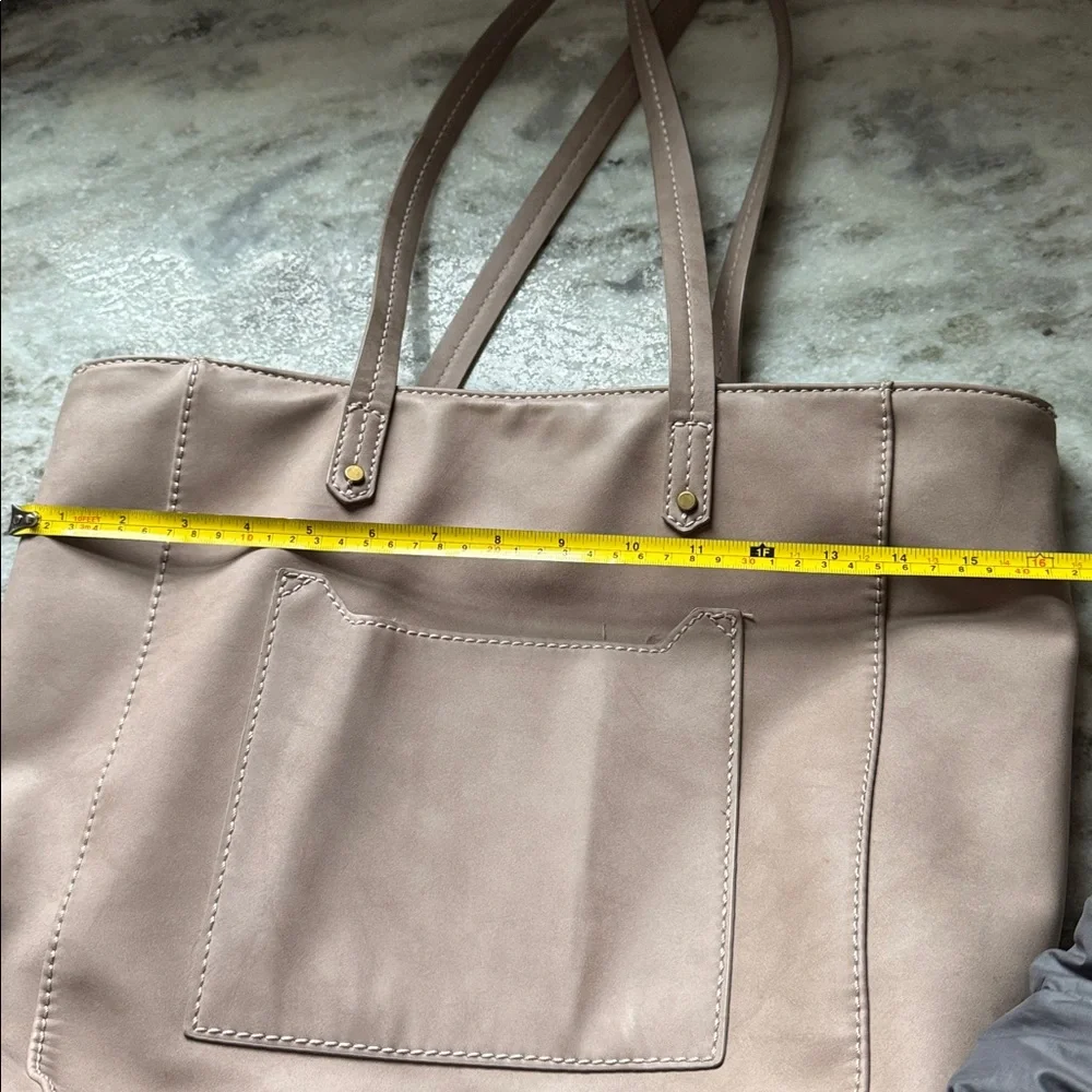 Universal Thread Tote - Picture 6 of 7